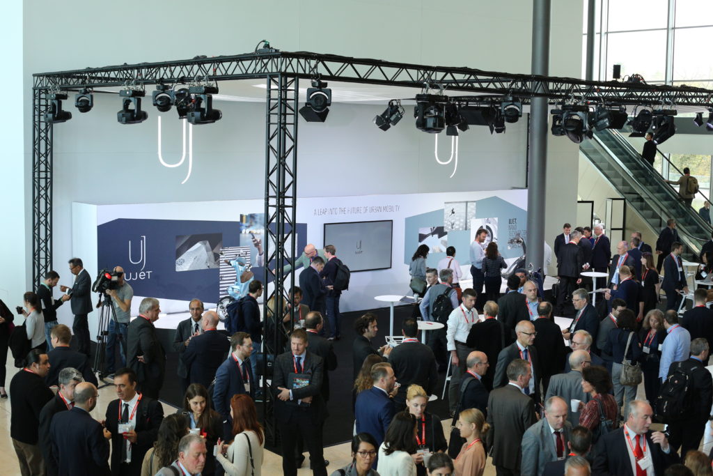 Shine a light agence évènementielle luxembourg - créateur d'expériences immersives - Stand UJET