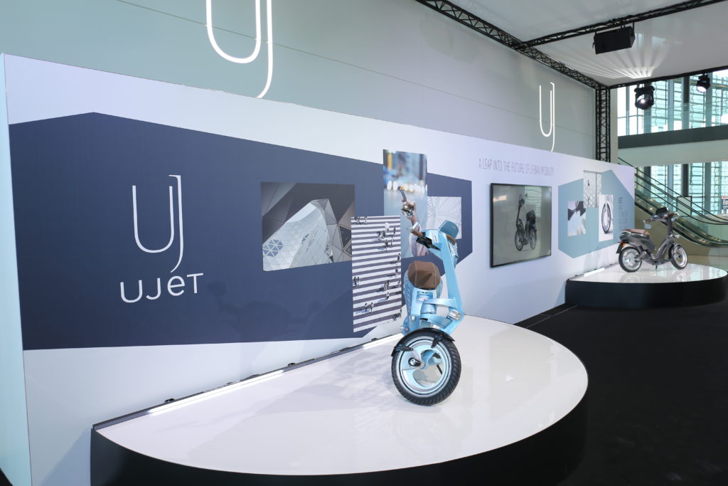 Shine a light agence évènementielle luxembourg - créateur d'expériences immersives - Stand UJET