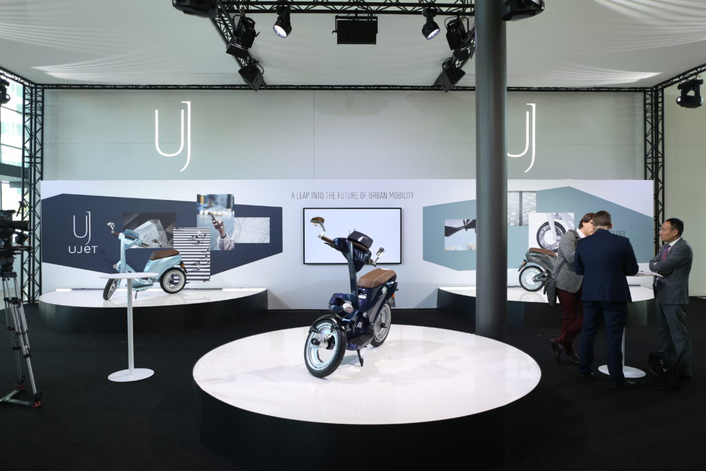 Shine a light agence évènementielle luxembourg - créateur d'expériences immersives - Stand UJET