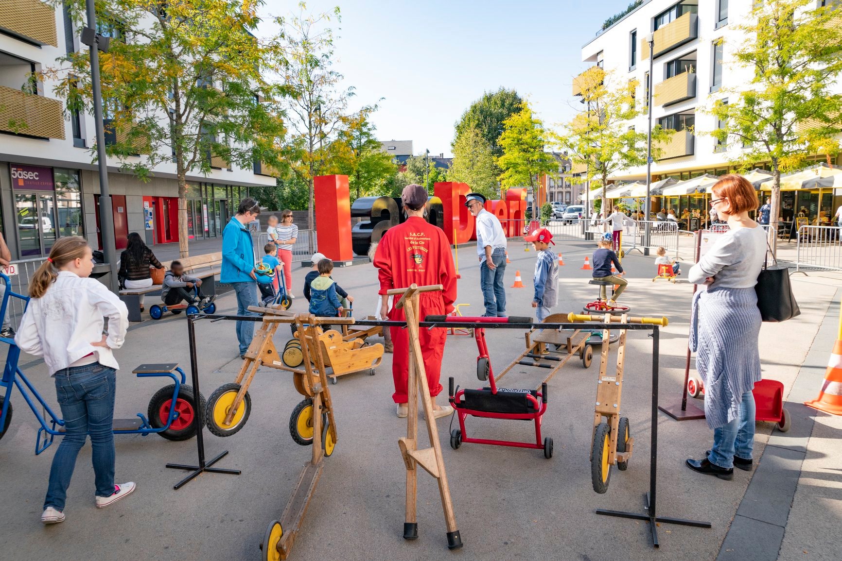 Shine a light event agency Luxembourg - Creates immersives experiences - Activations general public Dudelange Town