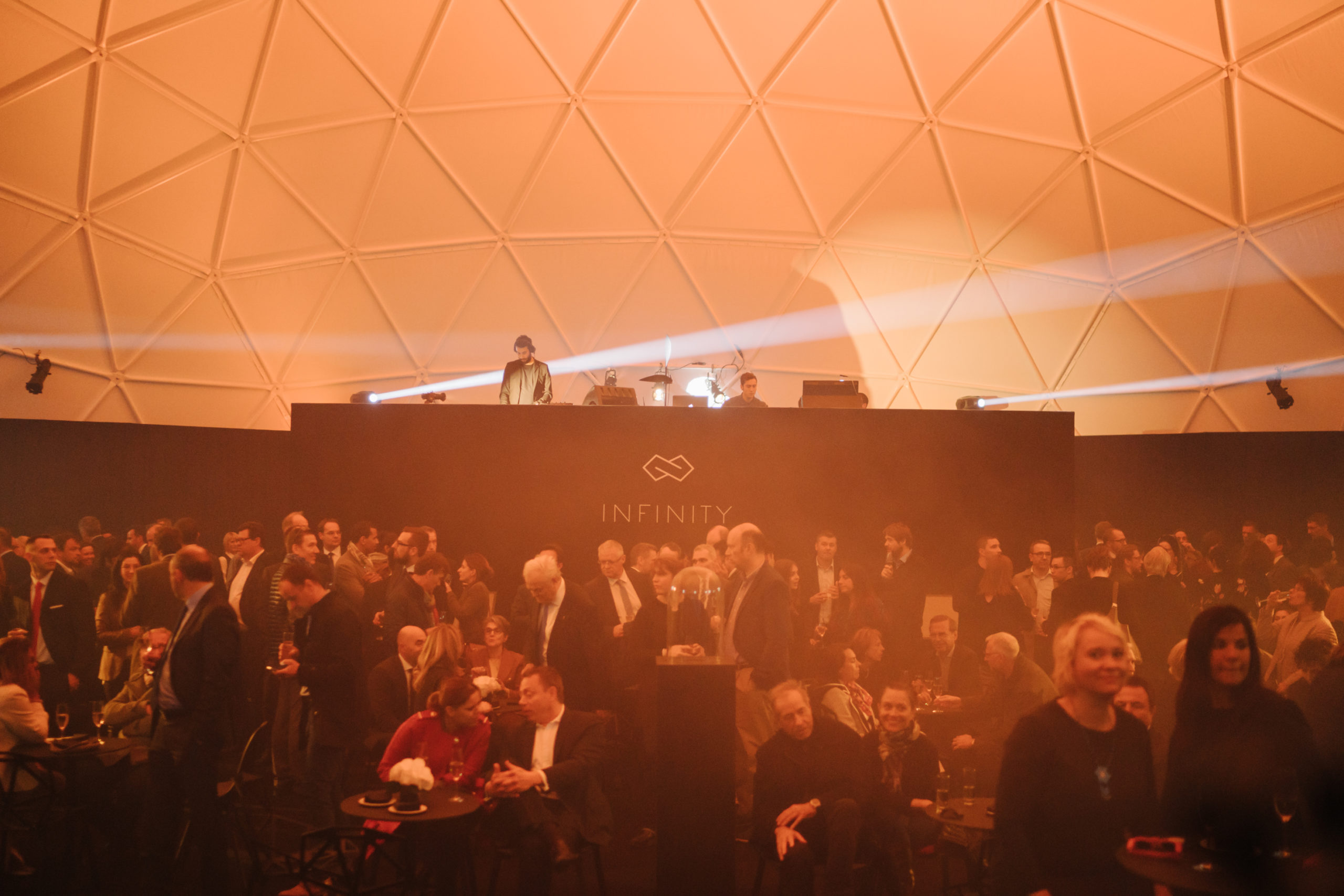 Shine a light agence évènementielle luxembourg - créateur d'expériences immersives - Pose de la première pierre infinity immobel