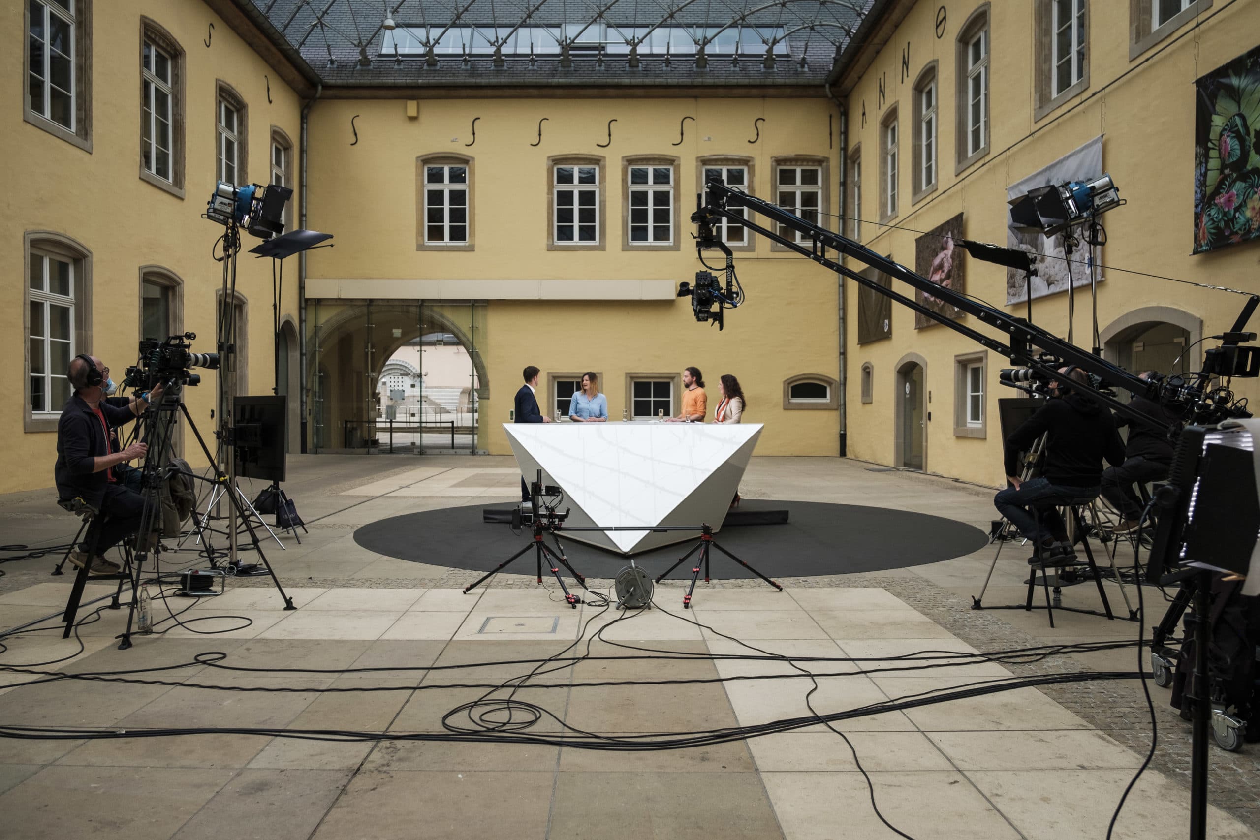 Shine a light agence évènementielle luxembourg webinaire digital Luci TV